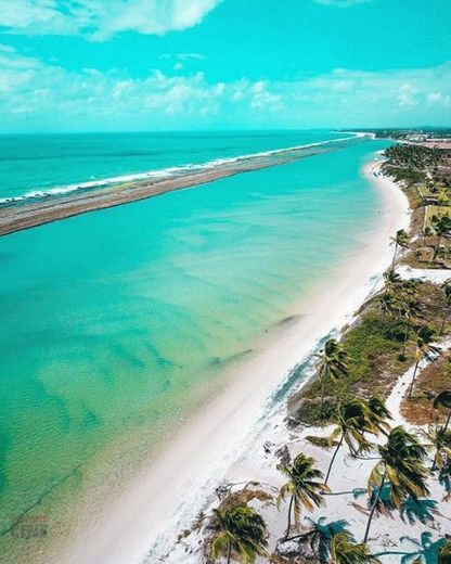 Praia de muro alto