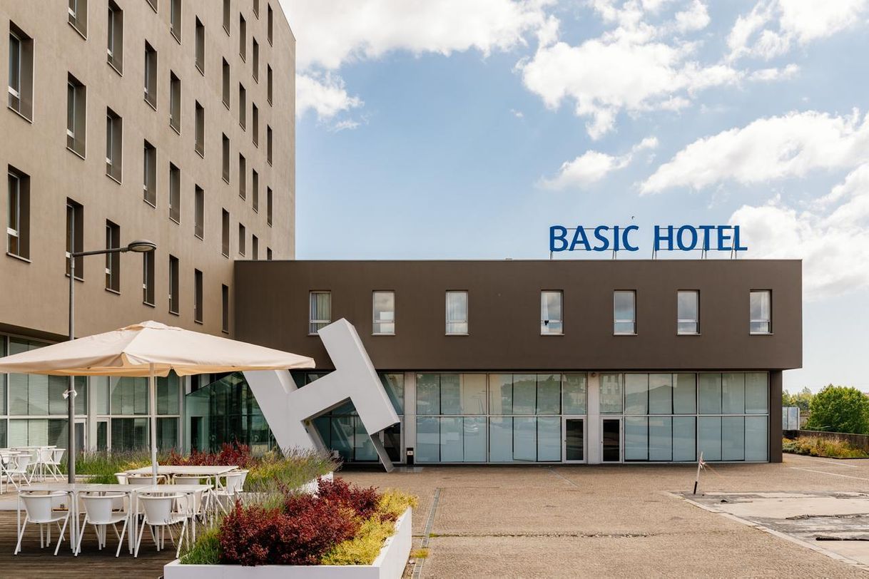 Place Basic Braga by Axis