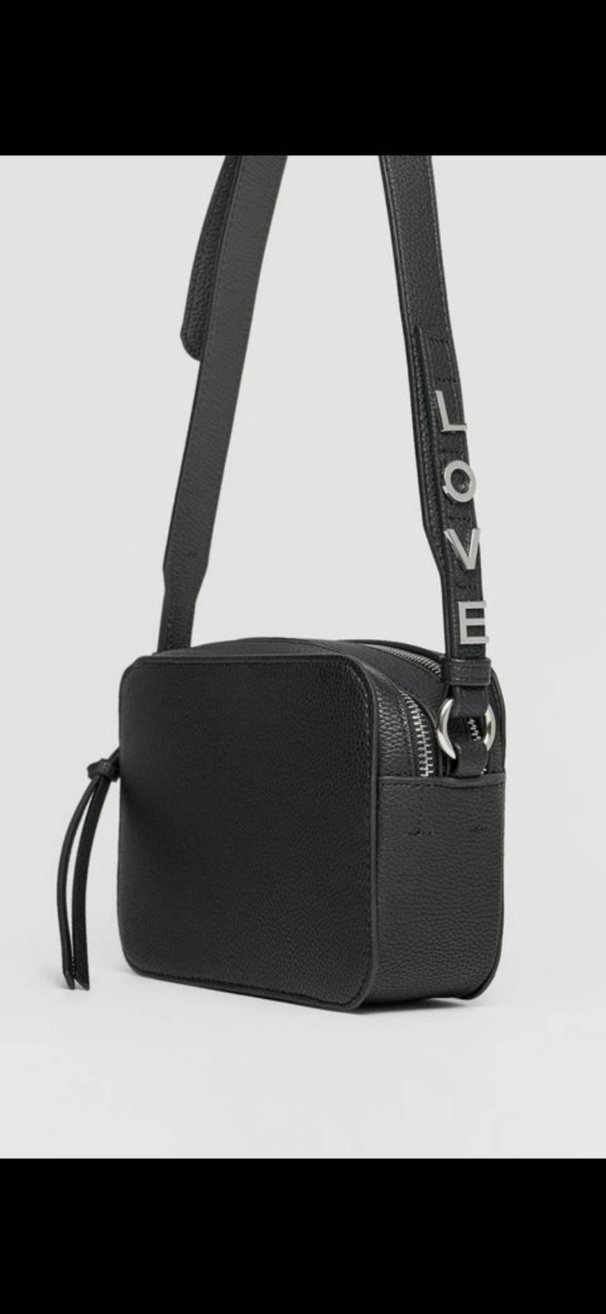 Bolso con letras love de Stradivarius