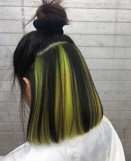 Idéia de cabelo com mechas verdes 💇‍♀️