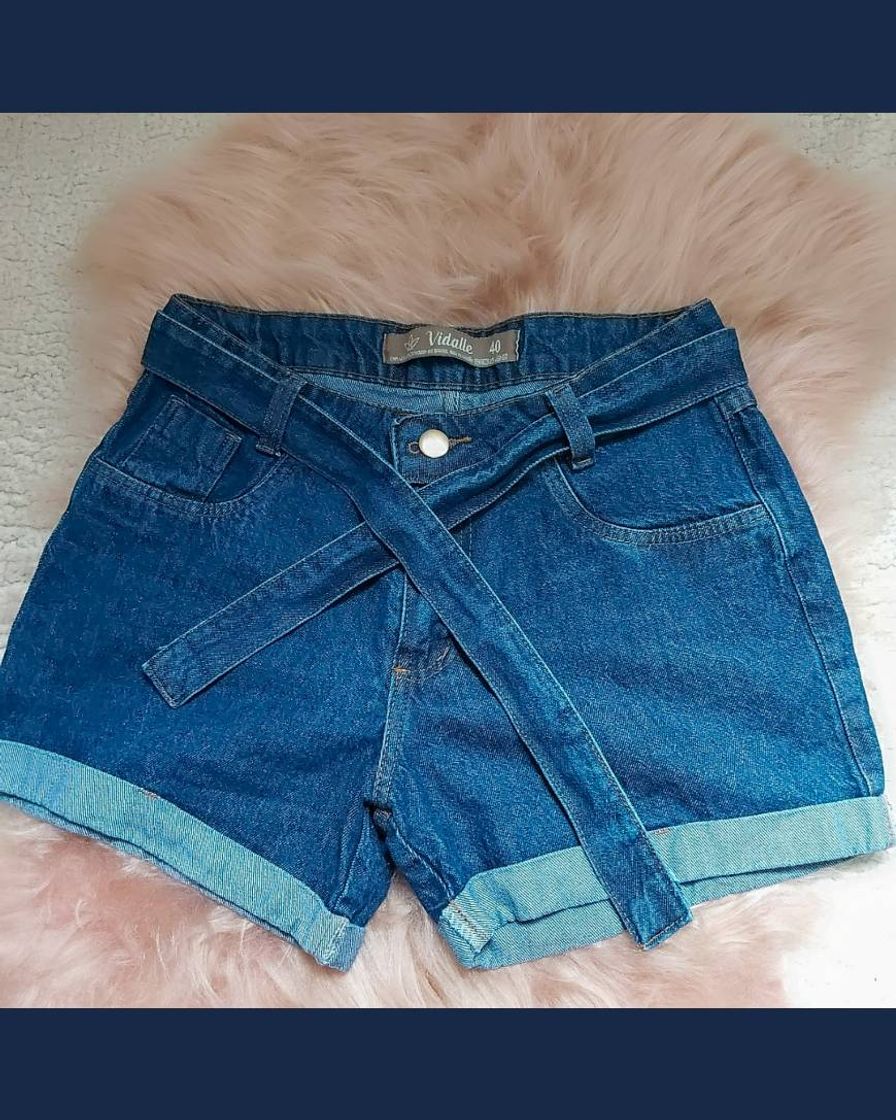 Moda Short Jeans escuro com cinto