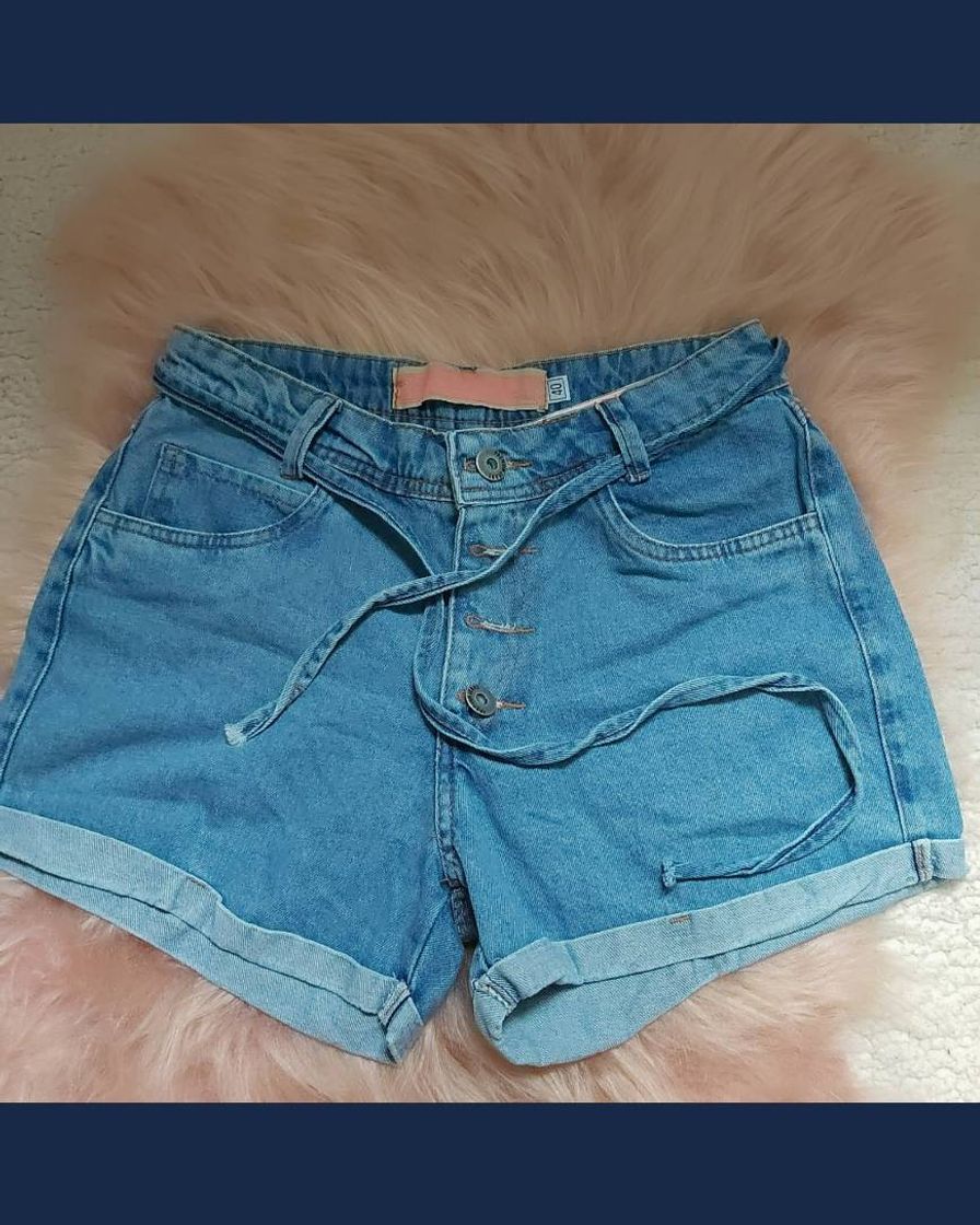 Moda Short Jeans claro com cinto