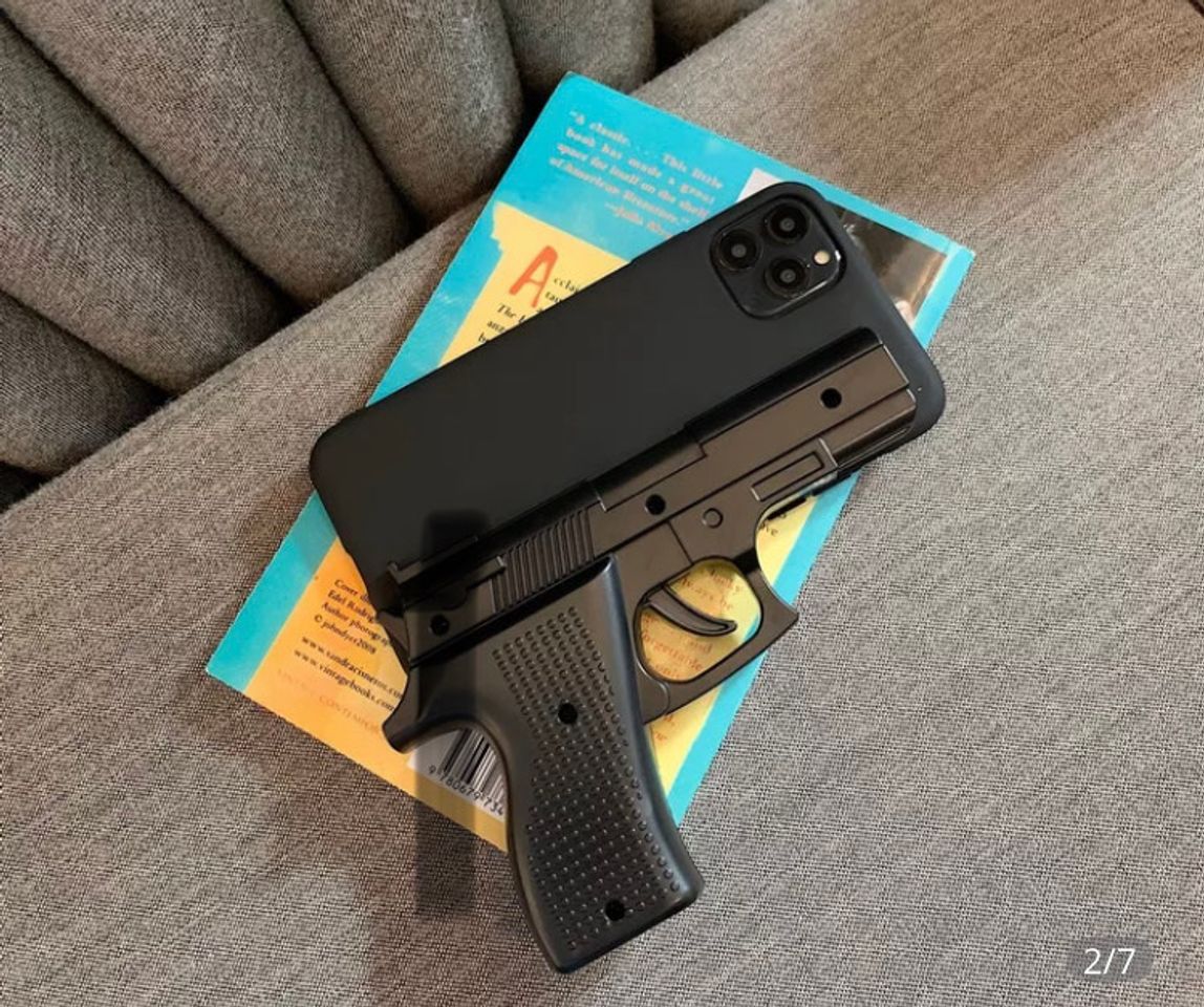 Social Capinha com formato de arma 