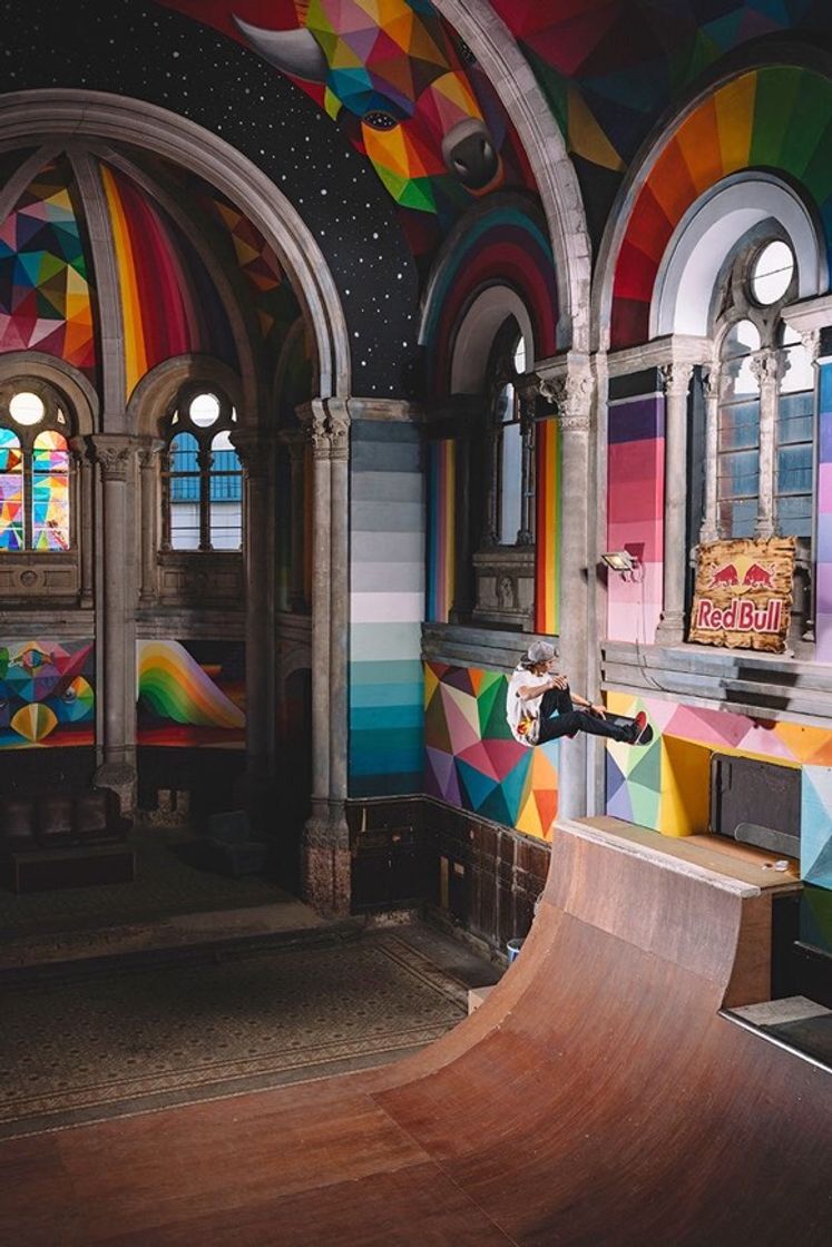 Fashion grafite em igreja abandonada que virou um skatepark 