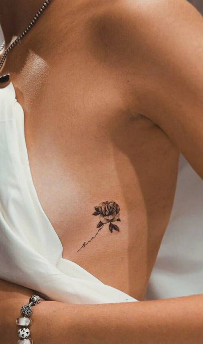 Moda Tatuagem flor delicada