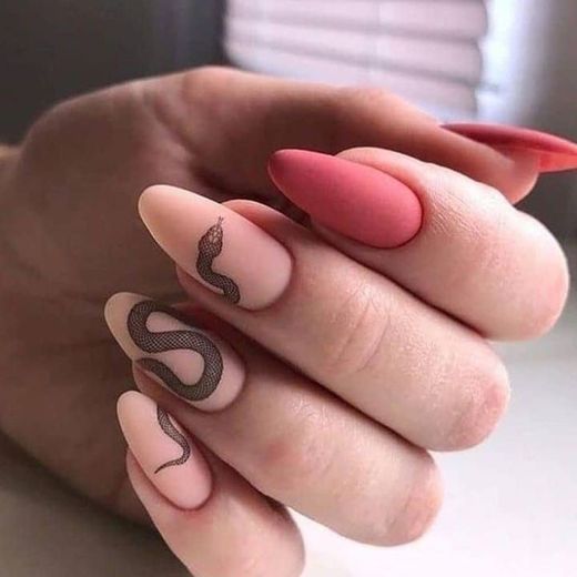 Snake nails 
