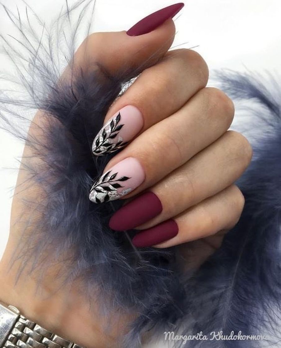 Moda Nails 