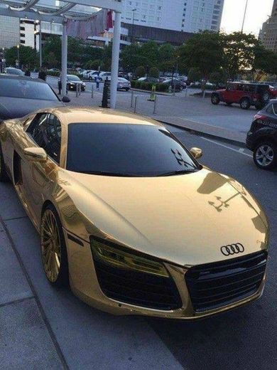 Audi R8 banhado a ouro