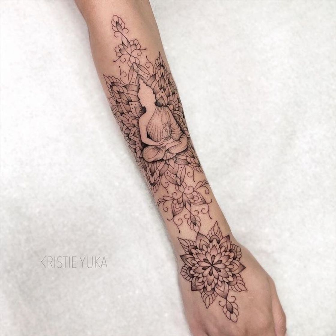 Moda tatto no braço 