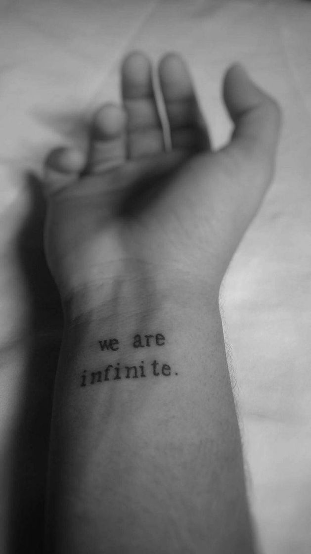 Moda Tatuagem "we are infinite"