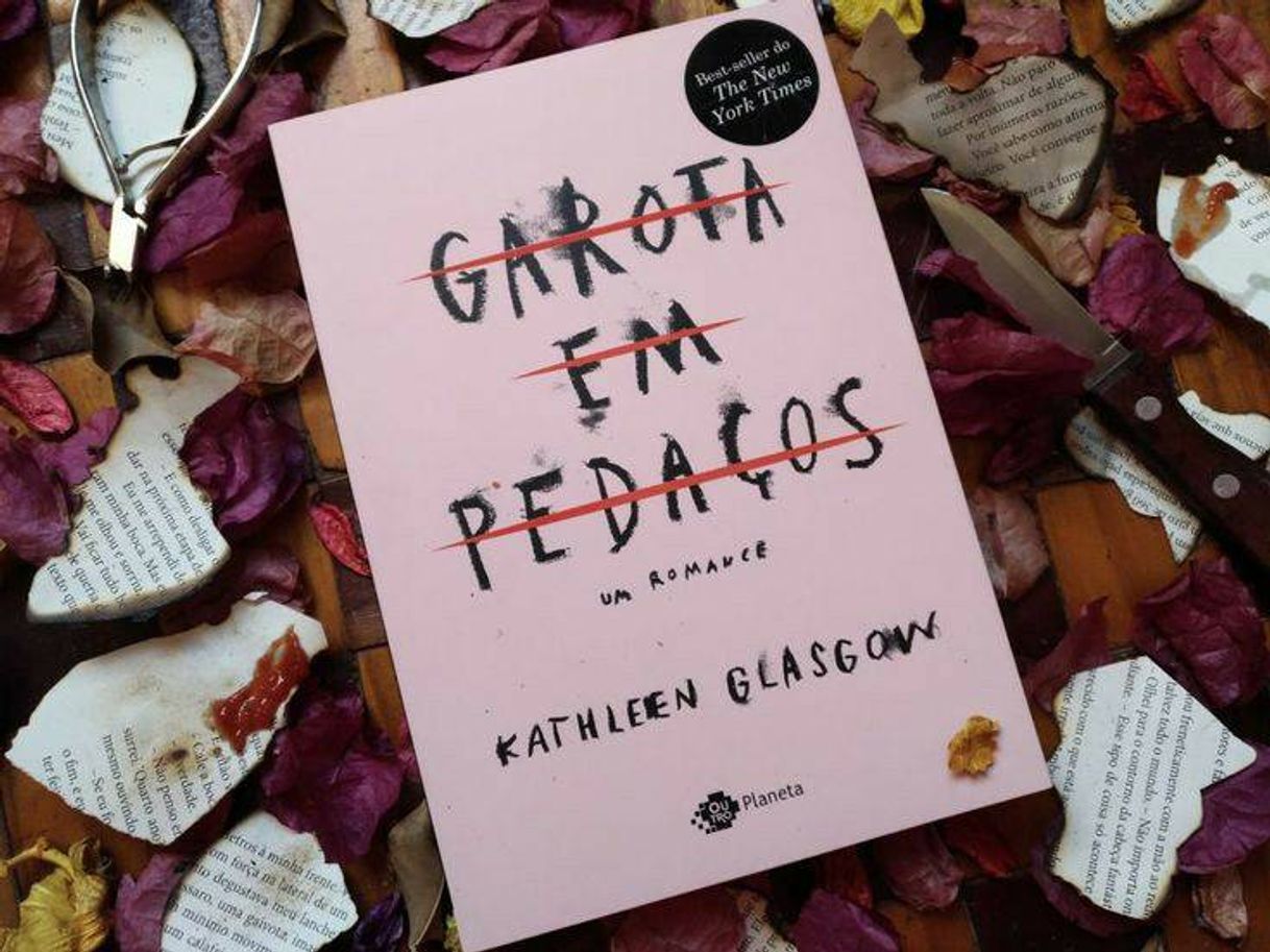 Libro Garota em Pedaços 