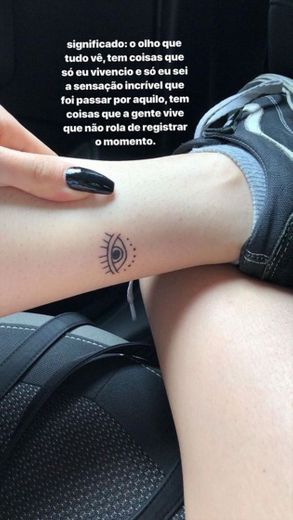 tattoo olho que tudo vê 👁