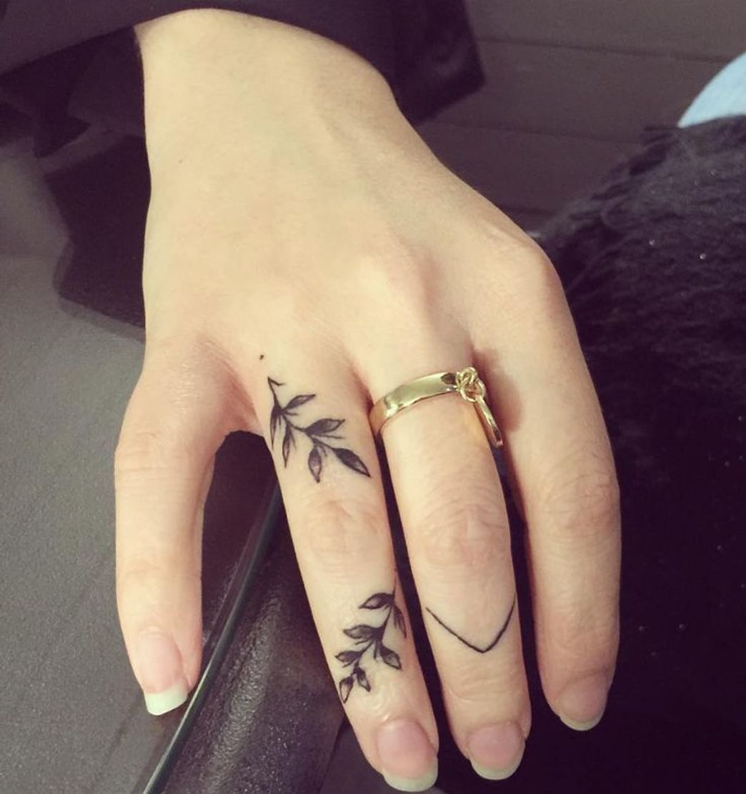 Moda 54 exquisite little finger tattoo ideas of minimalist ink for women ...