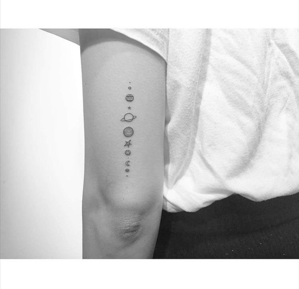 Social Tatuagem delicada planetas 