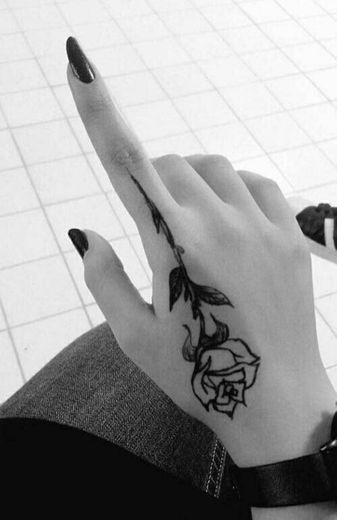 Tatuagem na mão!