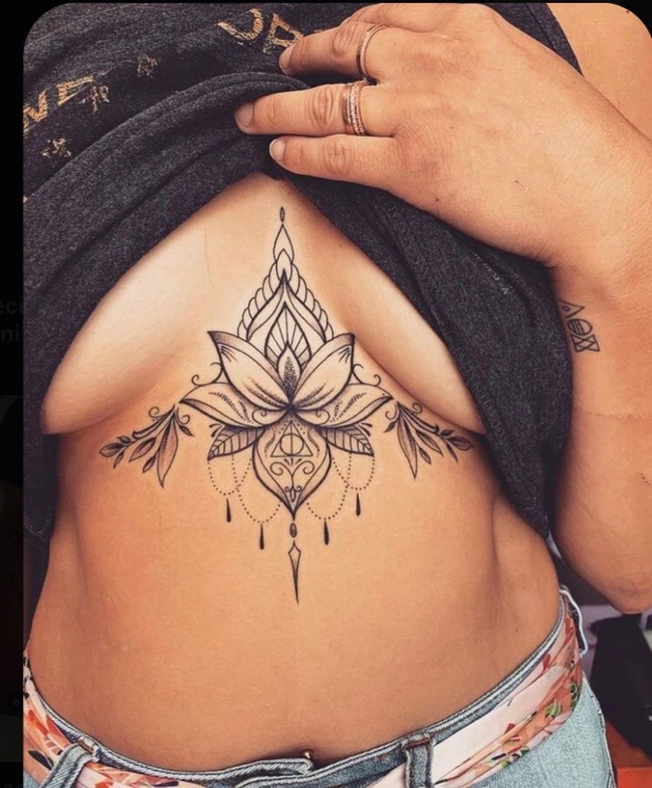 Social TATUAJE DEBAJO DEL PECHO