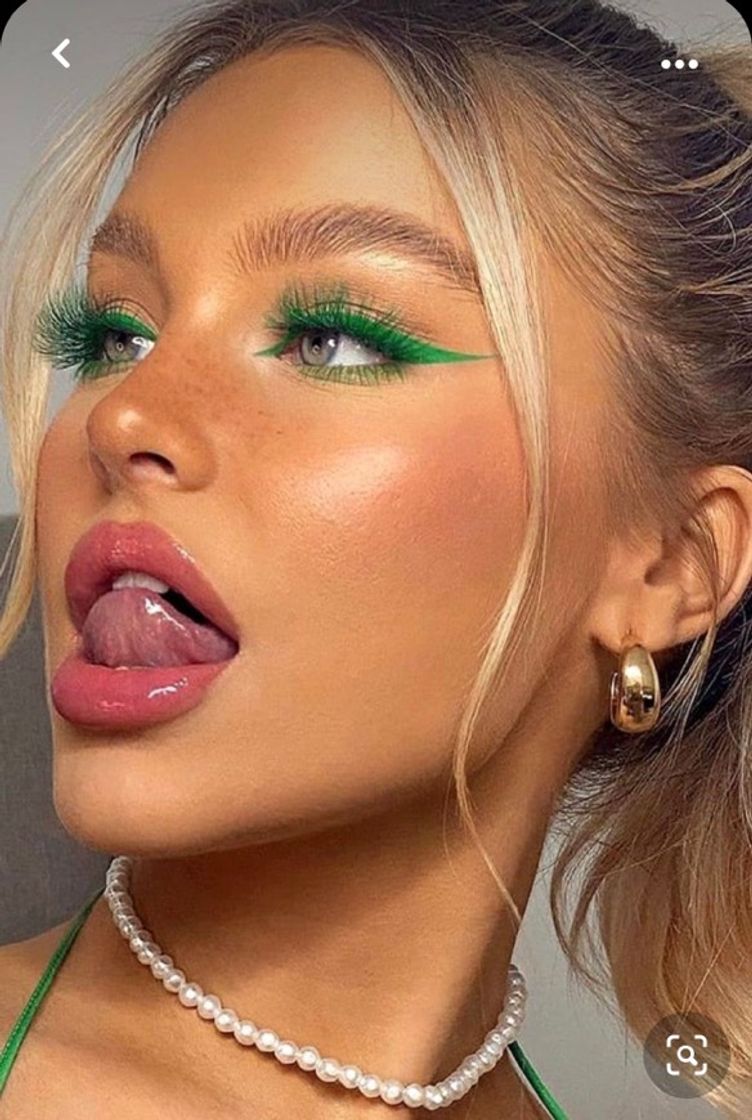 Social Adoro maquiagem verde 
