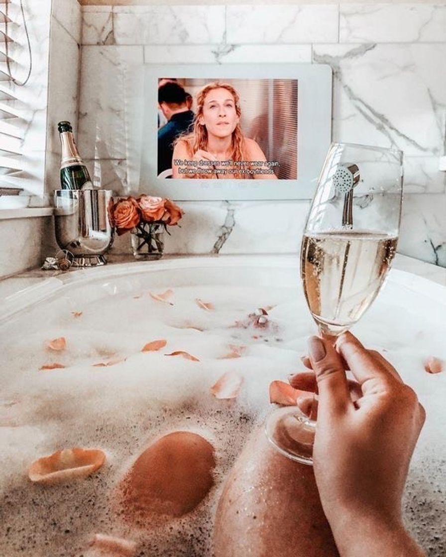 Moda 🥂📺🛁 =  💞