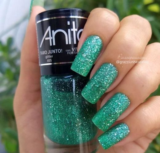 Unhas com glitter verde 🪀