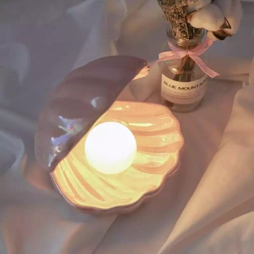 Lámpara de cerámica con forma de concha 