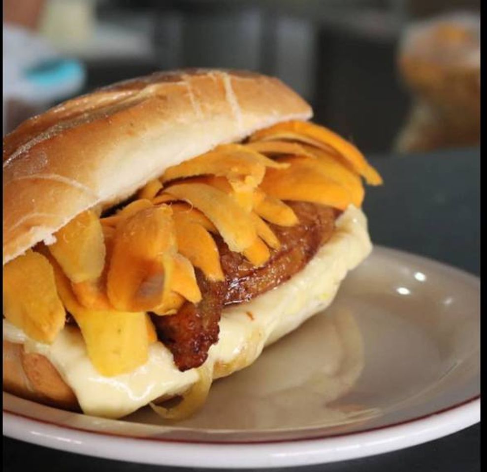 Moda Pão com tucumã, banana e queijo. É o nosso queridinho. 😍😋