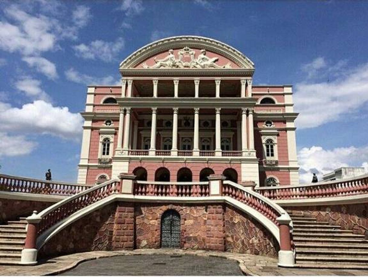 Moda Este é o Teatro Amazonas.