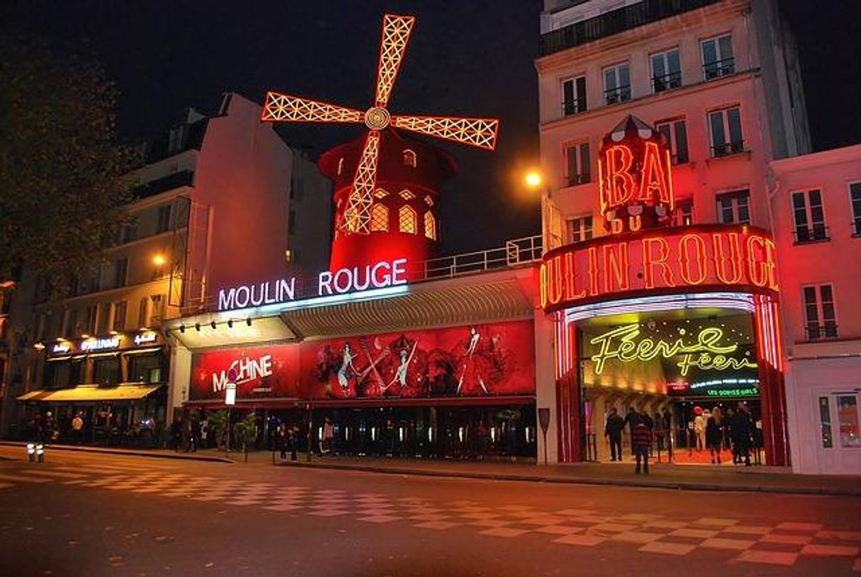 Place Moulin Rouge