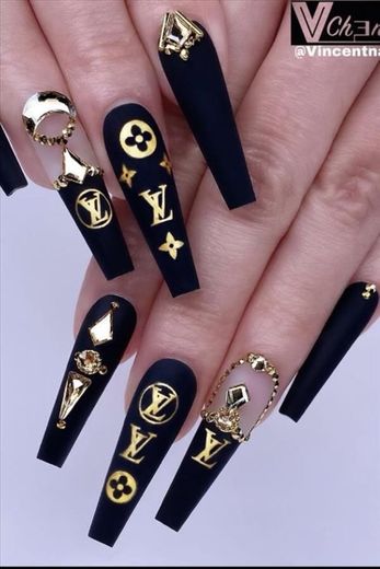 Uñas Louis Vuitton