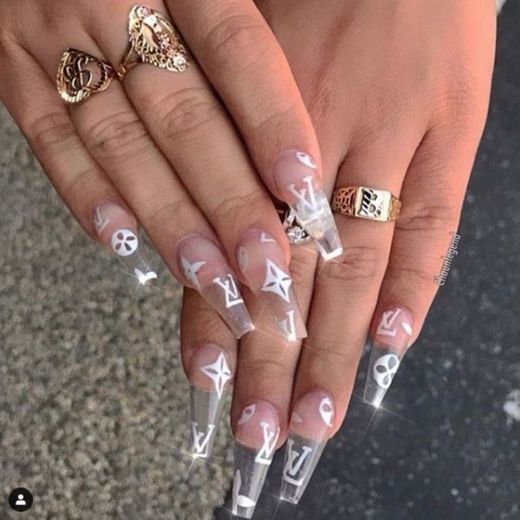 Uñas Louis Vuitton