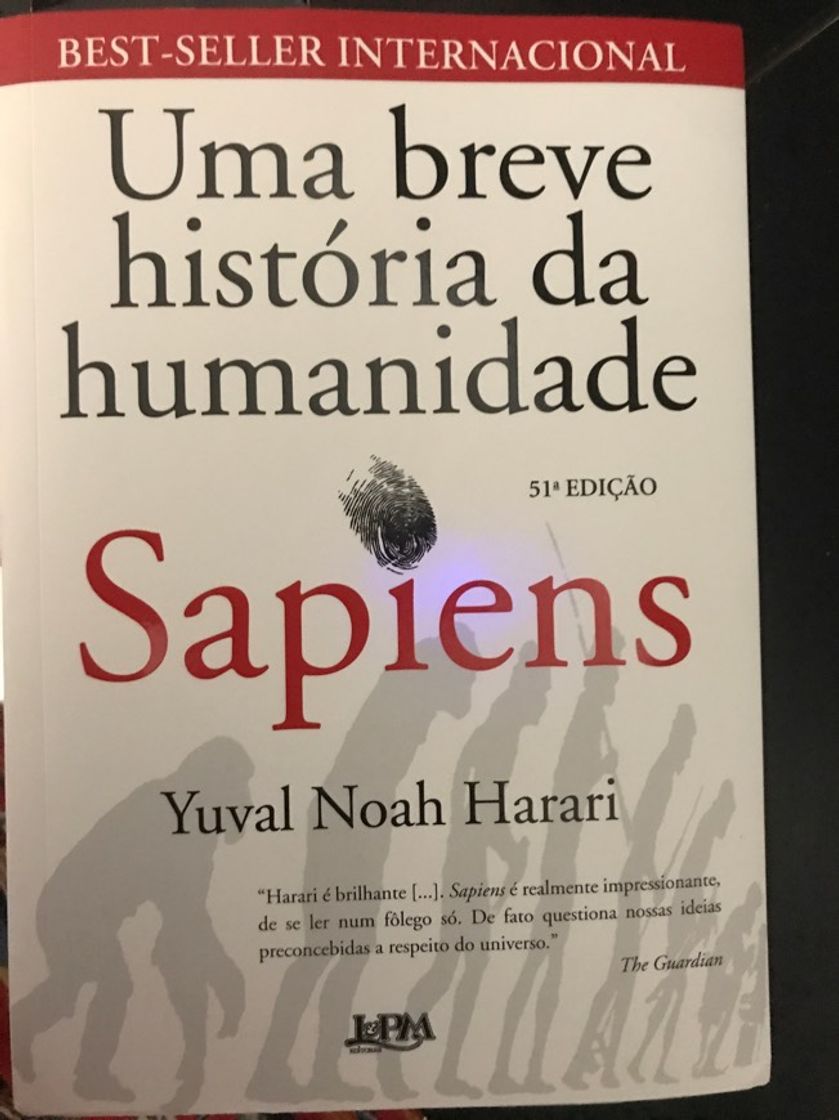 Book Sapiens: A Brief History of Humankind