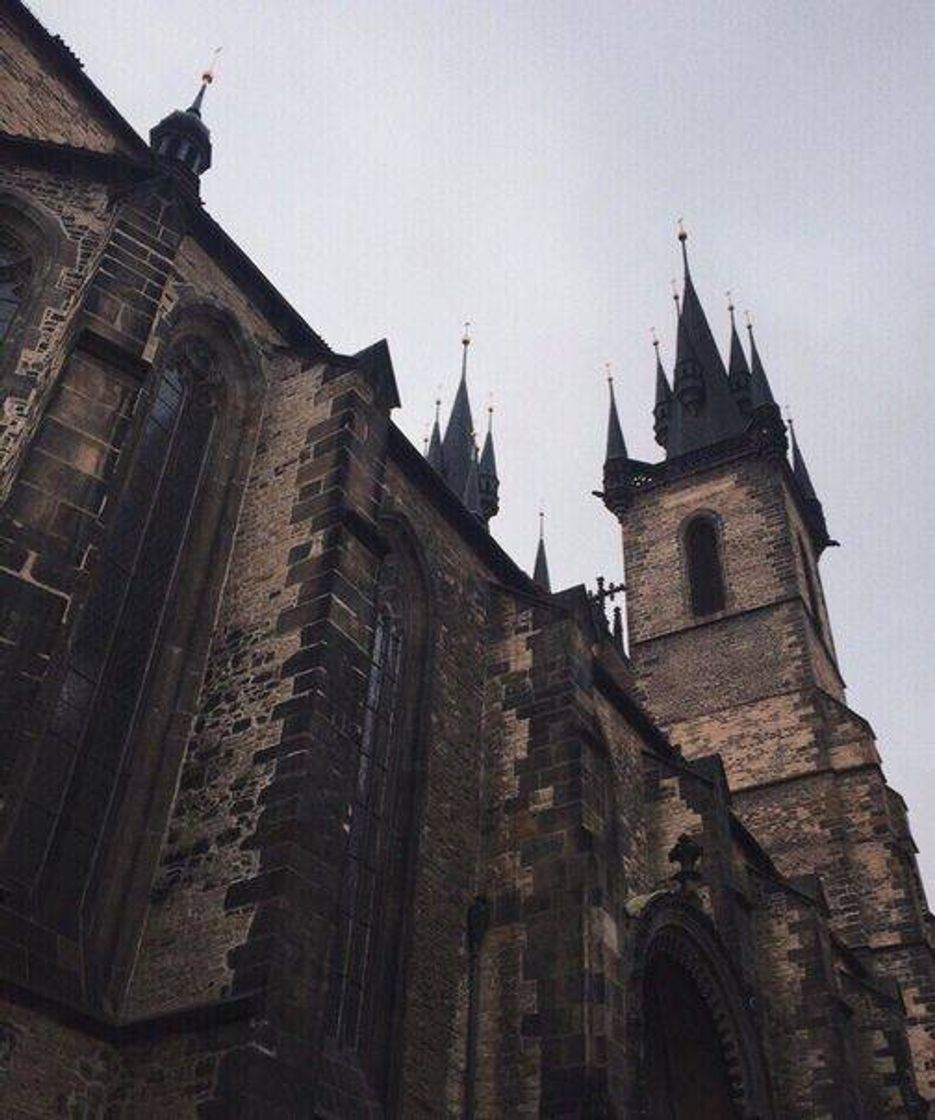 Social castelo dark academia