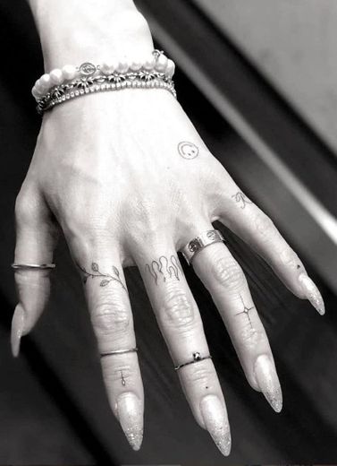 Tatuagens nos dedos 