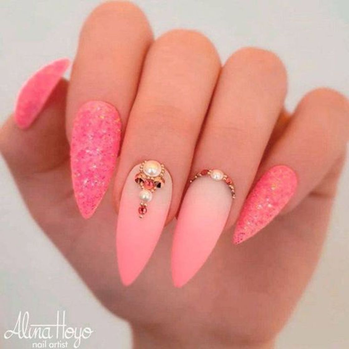 Moda Nails