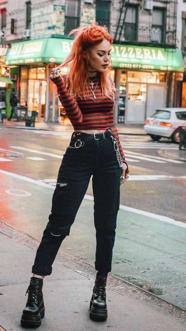 Social grunge look
