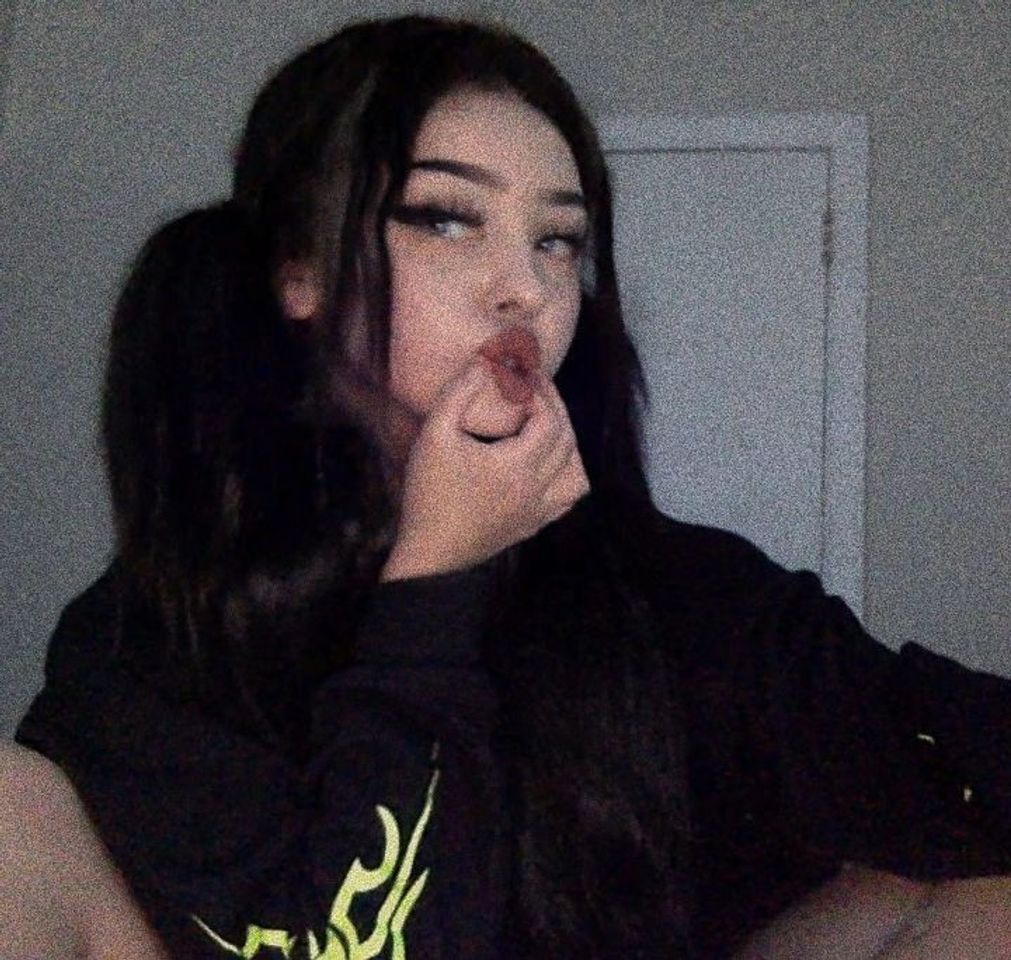 Social girl | pfp |