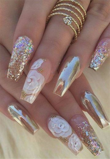 Unhas dourada