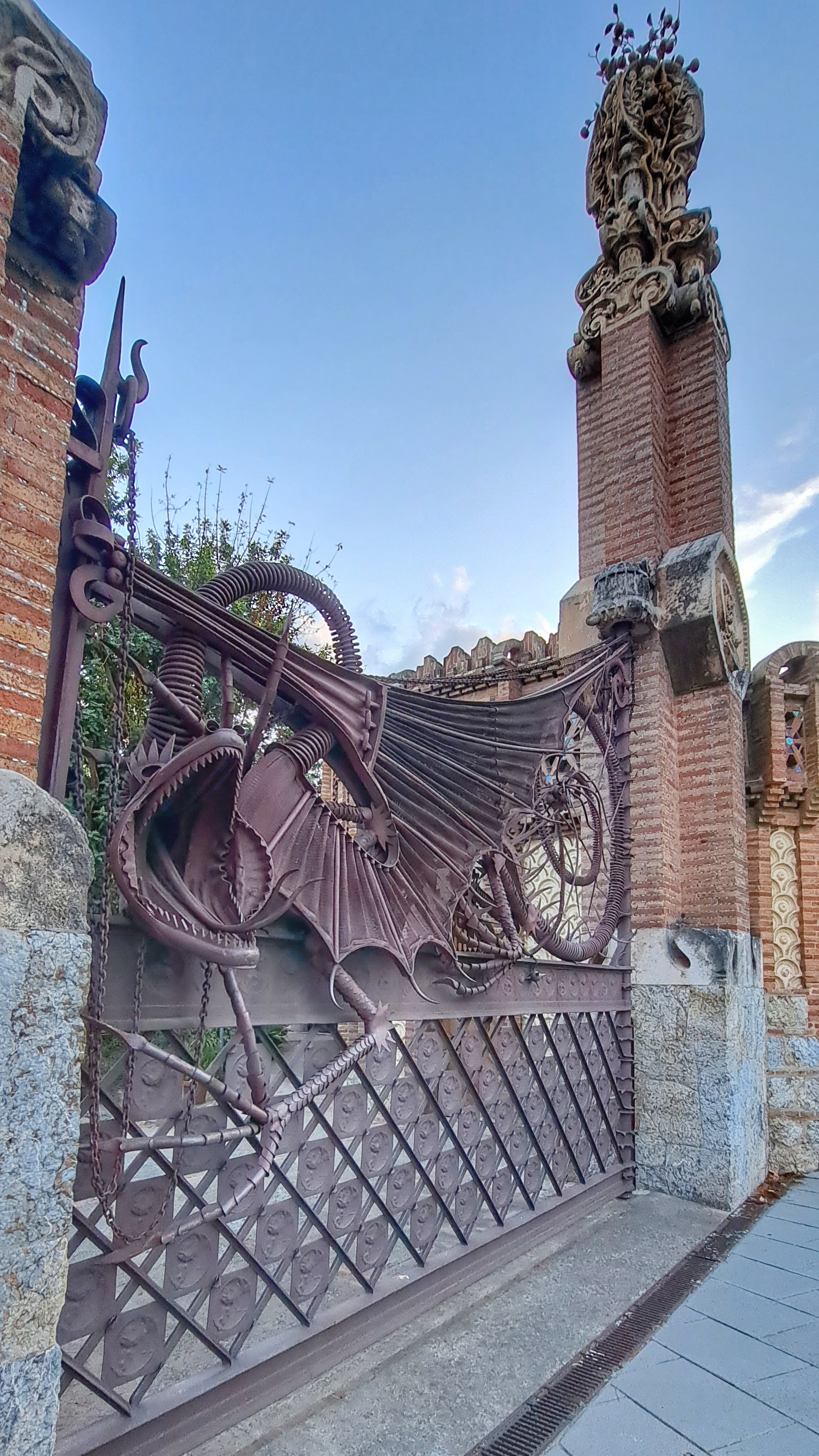 Place La porta del drac (pabellons Güell)