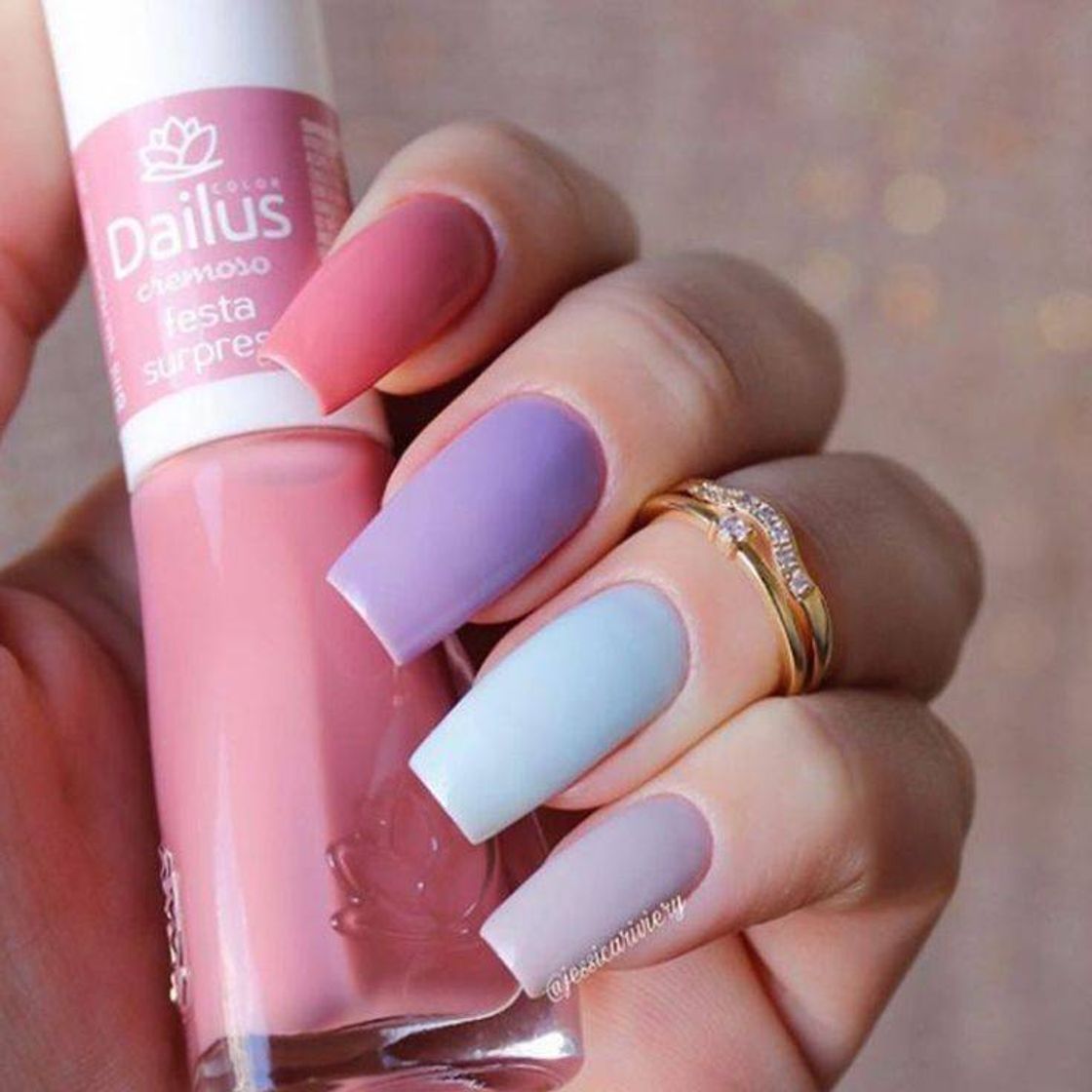 Moda unhas colorida