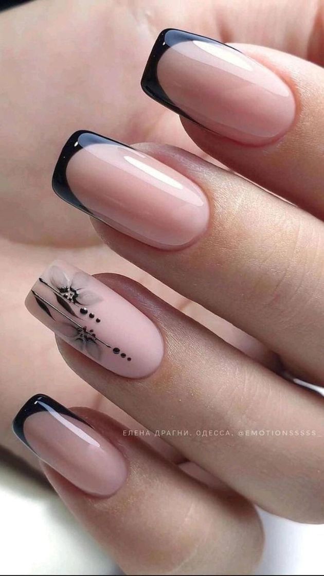 Quanta delicadeza numa unhas só