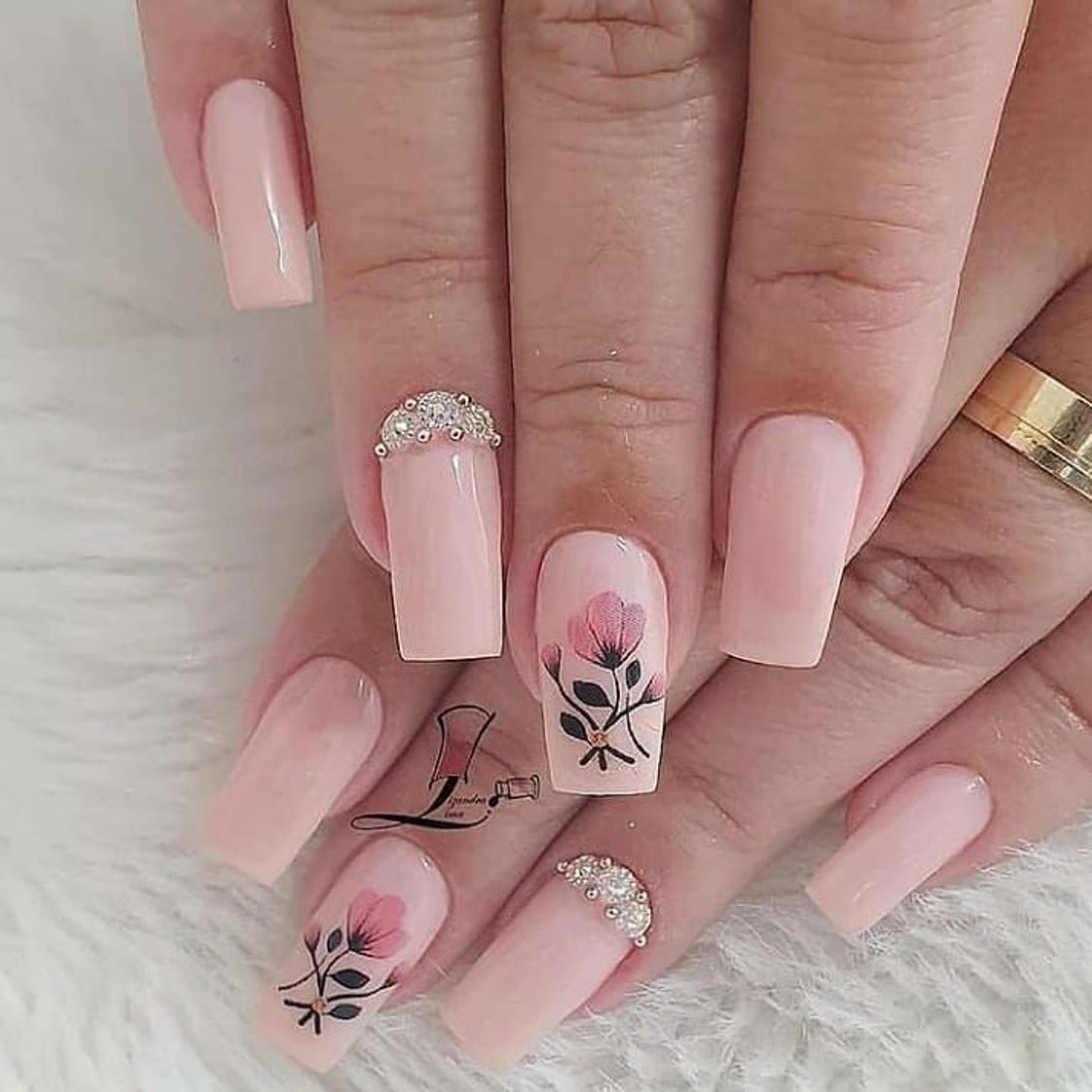 Não deixa pra amanhã que suas unhas pode fazer hoje!