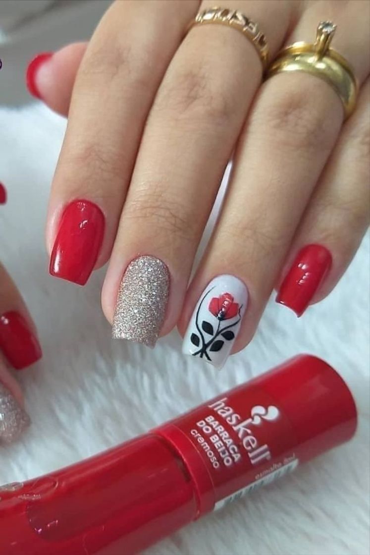 A vida e muita curta pra não colorir as unhas ♡‿♡