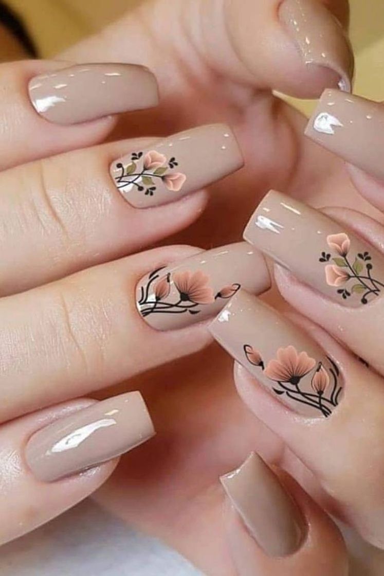Aquela amiga que faz as melhores unhas