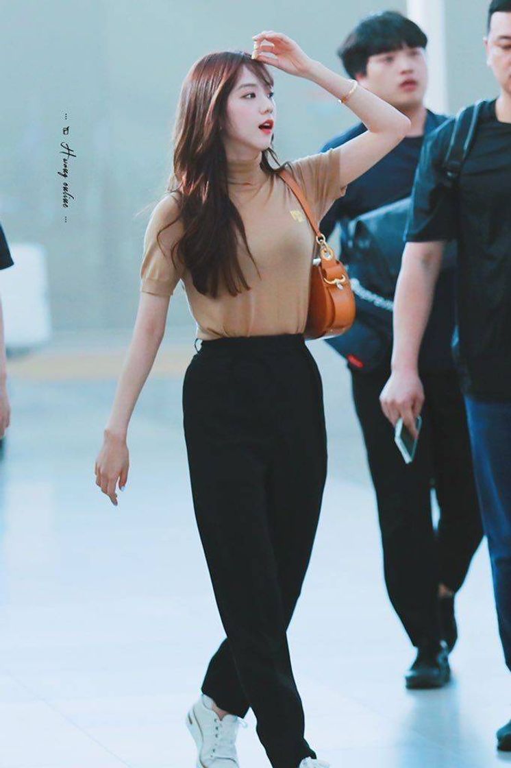 Fashion Jisoo outfit airport