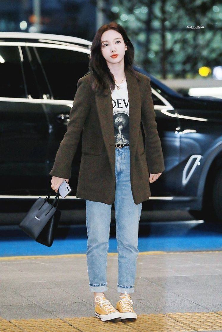 Fashion Nayeon outfit airport