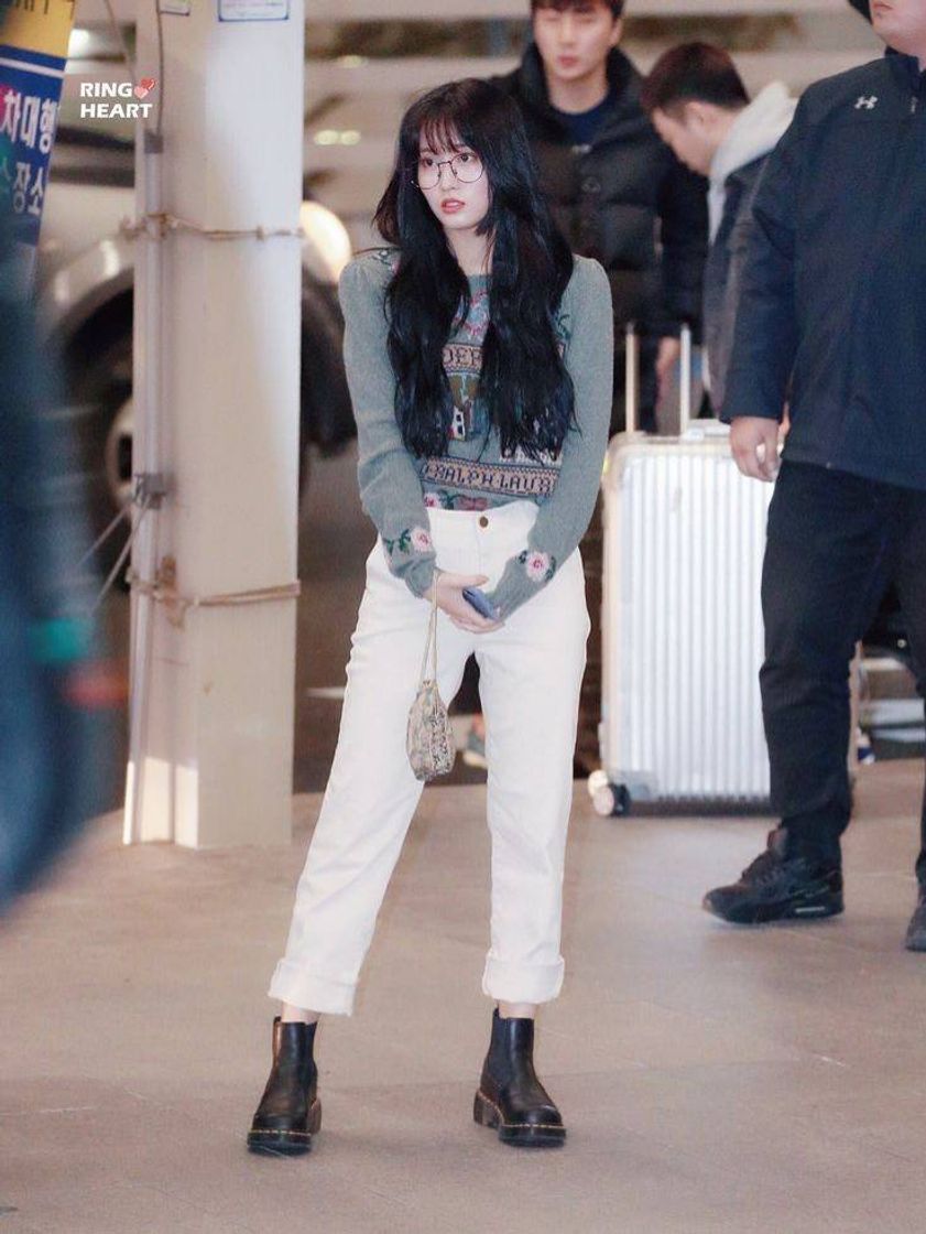 Fashion Momo outfit airport