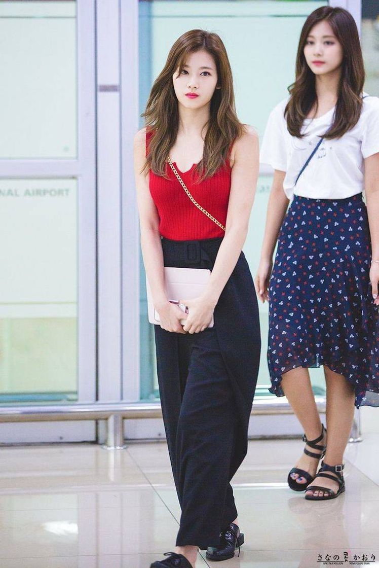 Fashion Sana outfit airport