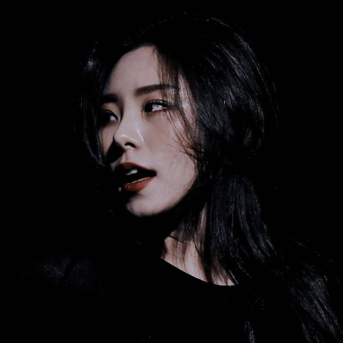 Moda 🖤wheein dark icon🖤