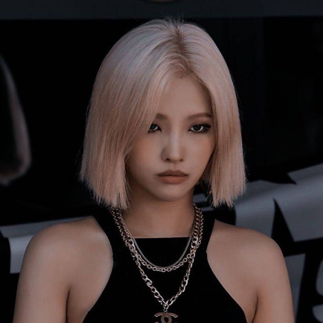 Moda 🖤soyeon dark icon🖤