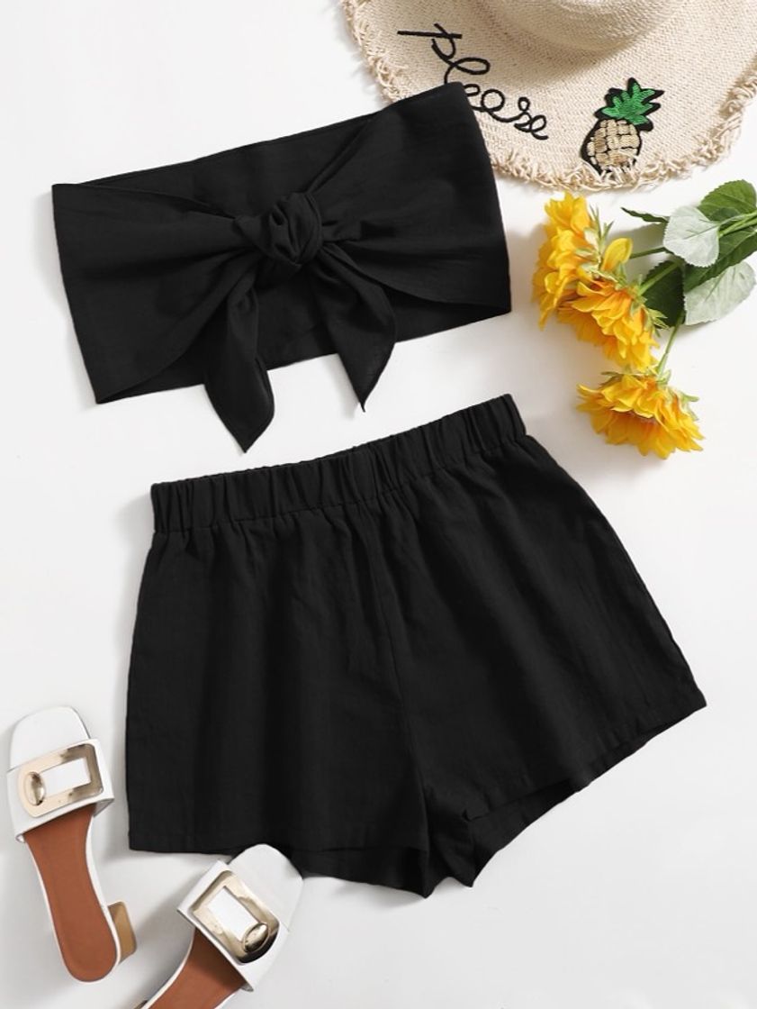 Conjuntinho preto de top e shorts 
