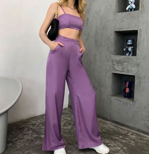 Conjunto lilás de calça e top 